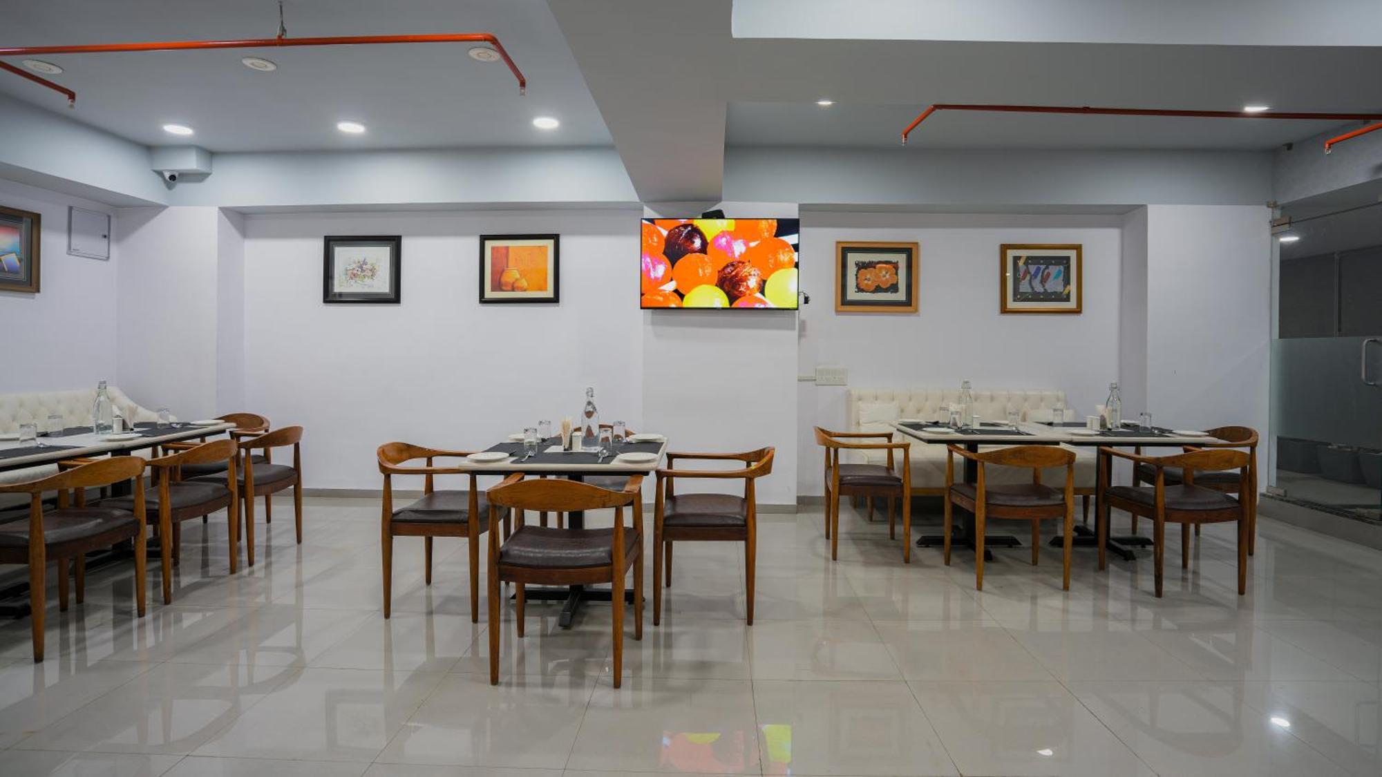 Hotel Downtown Gandhinagar Exterior foto
